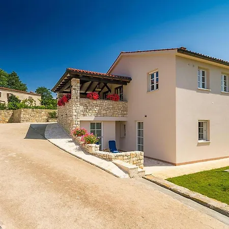 Analucija Feriehus Potpićan