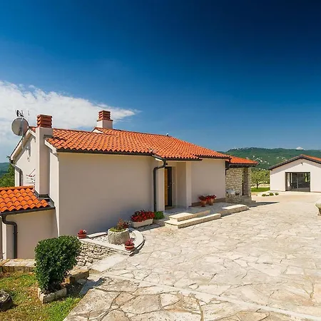 Analucija بيت للعطل Potpićan